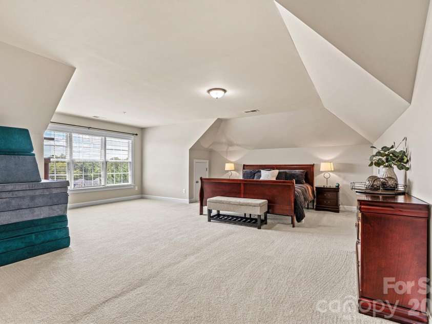 2576 Shanklin Lane, Denver, NC 28037.  MLS# CAR4287690, YatesRealty ID 3830. Expansive Sixth Bedroom with Full Bath (Third Floor) - Secondary Primary Suite