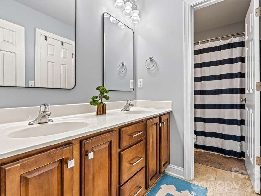 2576 Shanklin Lane, Denver, NC 28037.  MLS# CAR4287690, YatesRealty ID 3830. Full Guest Bath/Shower View - Hall & Fourth Bedroom Private Access (Second Floor)