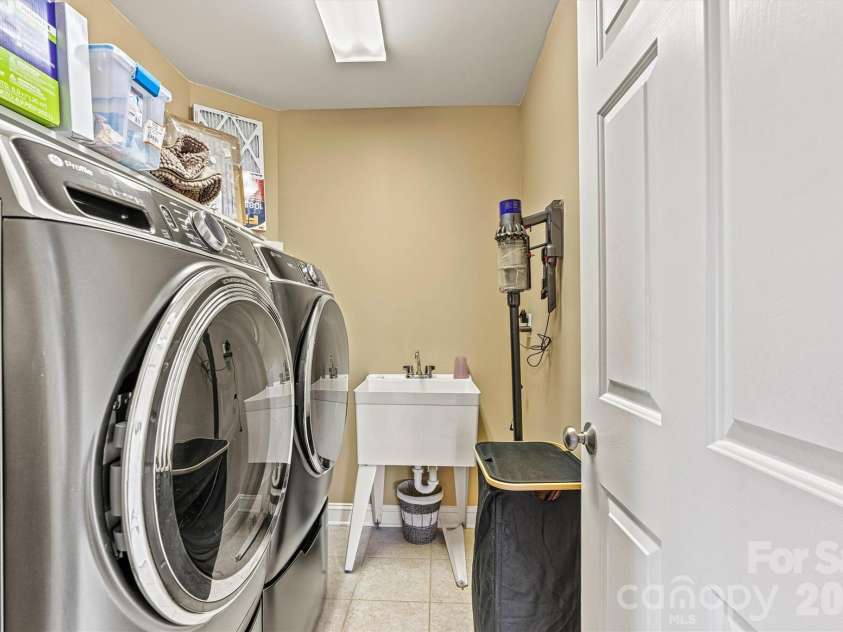 2576 Shanklin Lane, Denver, NC 28037.  MLS# CAR4287690, YatesRealty ID 3830. Laundry Room/Entry View (Second Floor) 