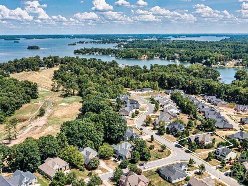 2576 Shanklin Lane, Denver, NC 28037.  MLS# CAR4287690, YatesRealty ID 3830. Lot Line Overlay (Approximate Lines)