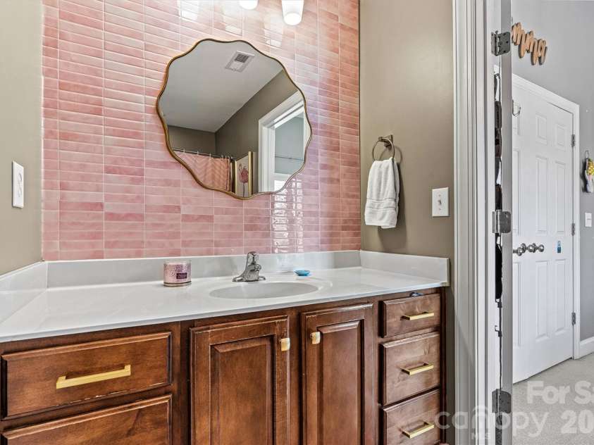 2576 Shanklin Lane, Denver, NC 28037.  MLS# CAR4287690, YatesRealty ID 3830. Second Floor Full Bath with Bedroom/Bonus Room Dual Entry