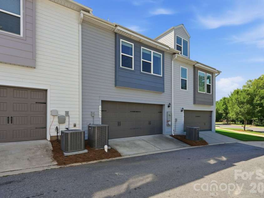 1450 Winding Stream Road, Charlotte, NC 28206.  MLS# CAR4399168, YatesRealty ID 38301. 