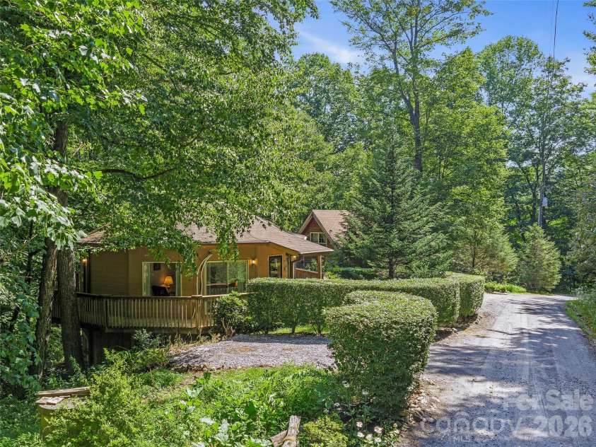284 Simmons Ridge Road, Bakersville, NC 28705.  MLS# CAR4404444, YatesRealty ID 38302. 
