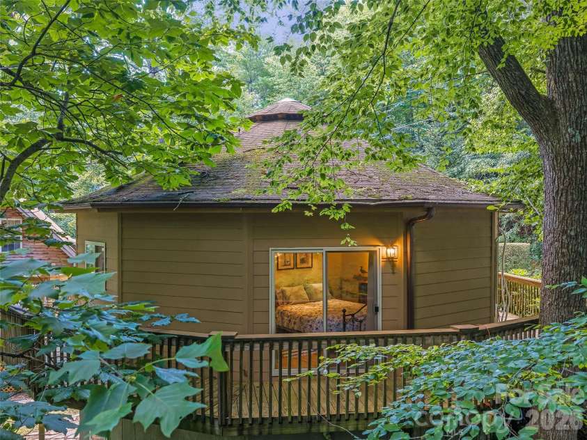 284 Simmons Ridge Road, Bakersville, NC 28705.  MLS# CAR4404444, YatesRealty ID 38302. 