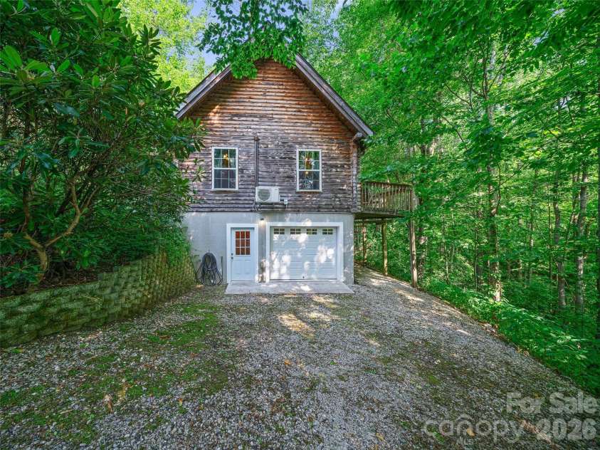 284 Simmons Ridge Road, Bakersville, NC 28705.  MLS# CAR4404444, YatesRealty ID 38302. 