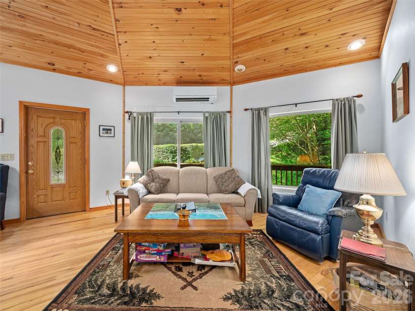 284 Simmons Ridge Road, Bakersville, NC 28705.  MLS# CAR4404444, YatesRealty ID 38302. 