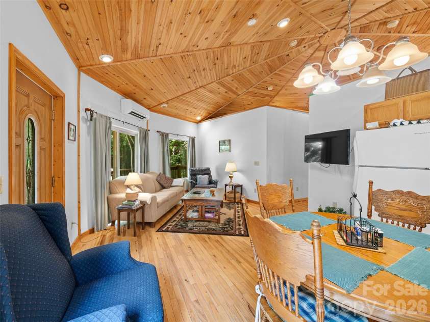 284 Simmons Ridge Road, Bakersville, NC 28705.  MLS# CAR4404444, YatesRealty ID 38302. 