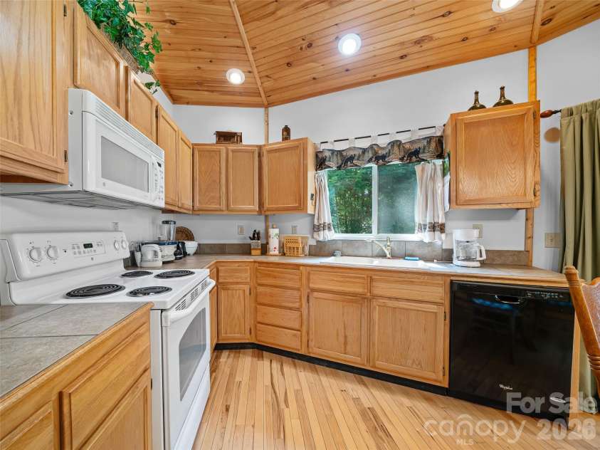 284 Simmons Ridge Road, Bakersville, NC 28705.  MLS# CAR4404444, YatesRealty ID 38302. 