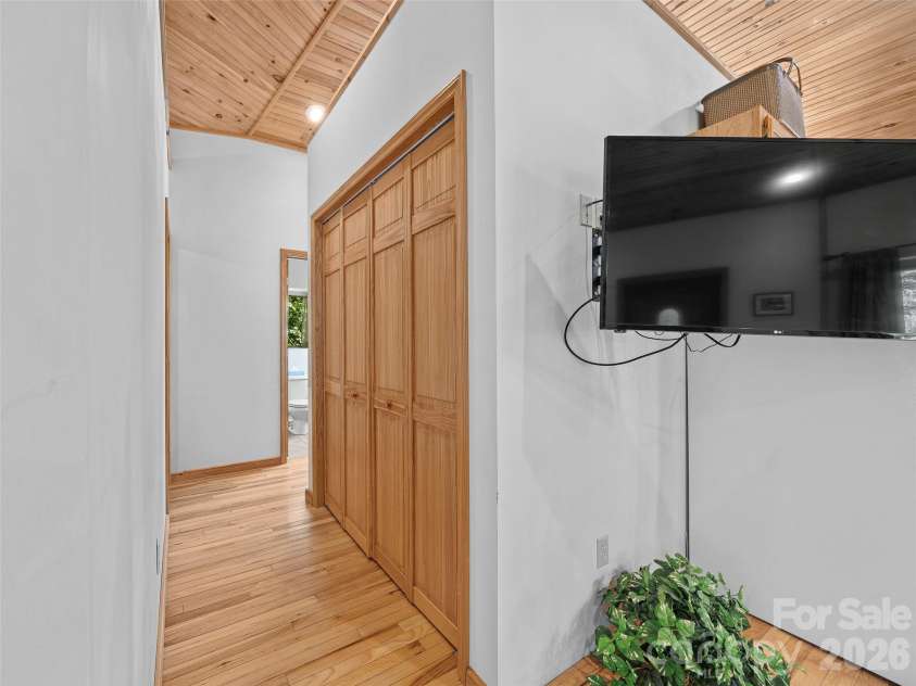 284 Simmons Ridge Road, Bakersville, NC 28705.  MLS# CAR4404444, YatesRealty ID 38302. 
