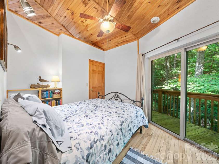 284 Simmons Ridge Road, Bakersville, NC 28705.  MLS# CAR4404444, YatesRealty ID 38302. 