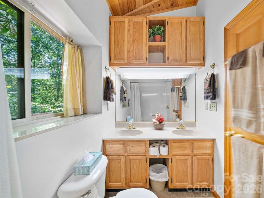 284 Simmons Ridge Road, Bakersville, NC 28705.  MLS# CAR4404444, YatesRealty ID 38302. 