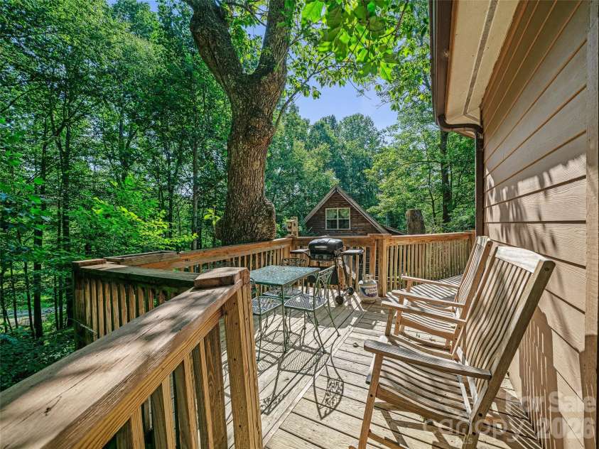 284 Simmons Ridge Road, Bakersville, NC 28705.  MLS# CAR4404444, YatesRealty ID 38302. 