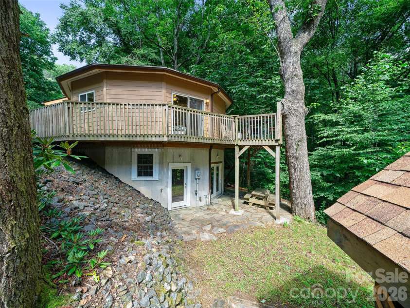 284 Simmons Ridge Road, Bakersville, NC 28705.  MLS# CAR4404444, YatesRealty ID 38302. 