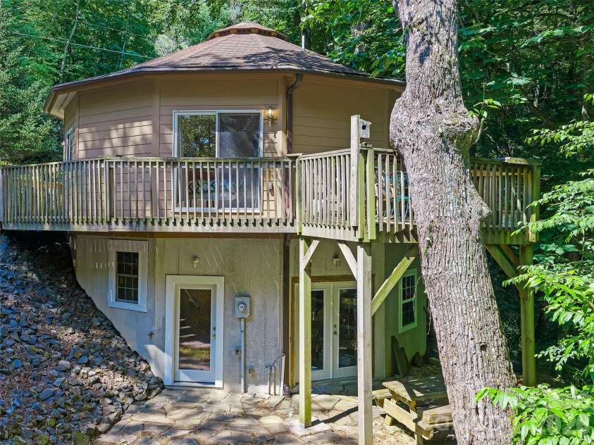 284 Simmons Ridge Road, Bakersville, NC 28705.  MLS# CAR4404444, YatesRealty ID 38302. 