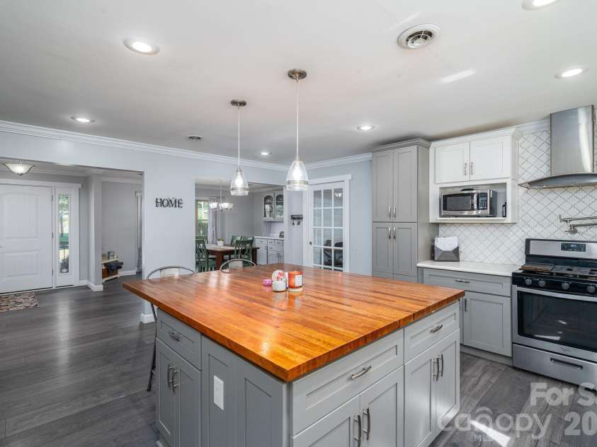 809 Spring Street, Cherryville, NC 28021.  MLS# CAR4403649, YatesRealty ID 38303. 