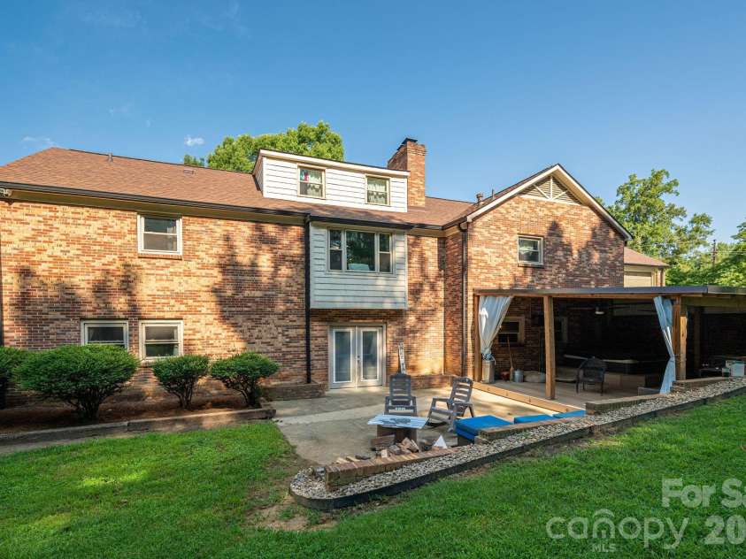 809 Spring Street, Cherryville, NC 28021.  MLS# CAR4403649, YatesRealty ID 38303. 