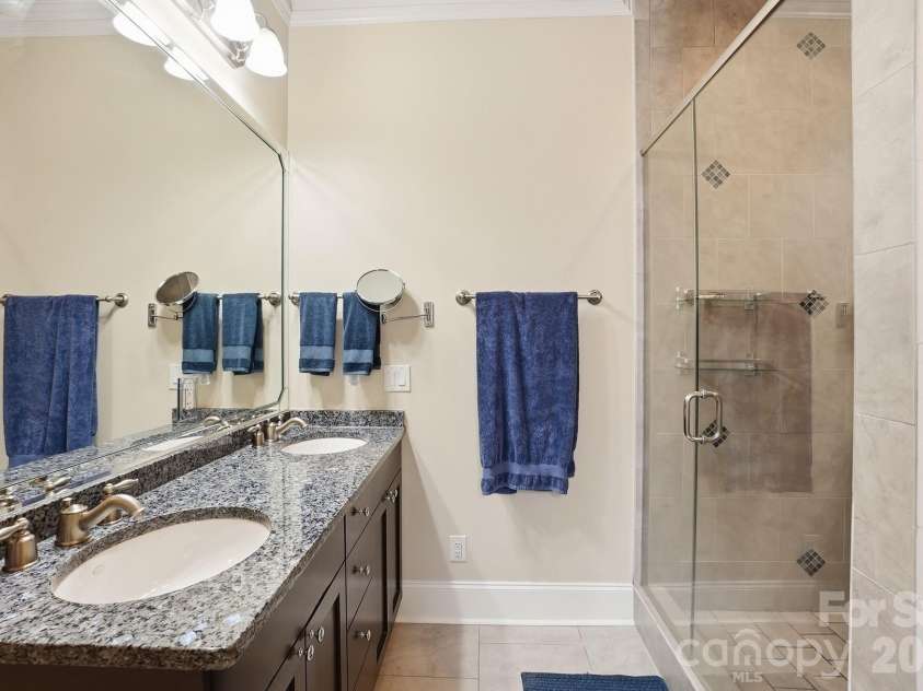 17222 Sulky Plough Road, Charlotte, NC 28277.  MLS# CAR4396583, YatesRealty ID 38305. Double sinks in master bath