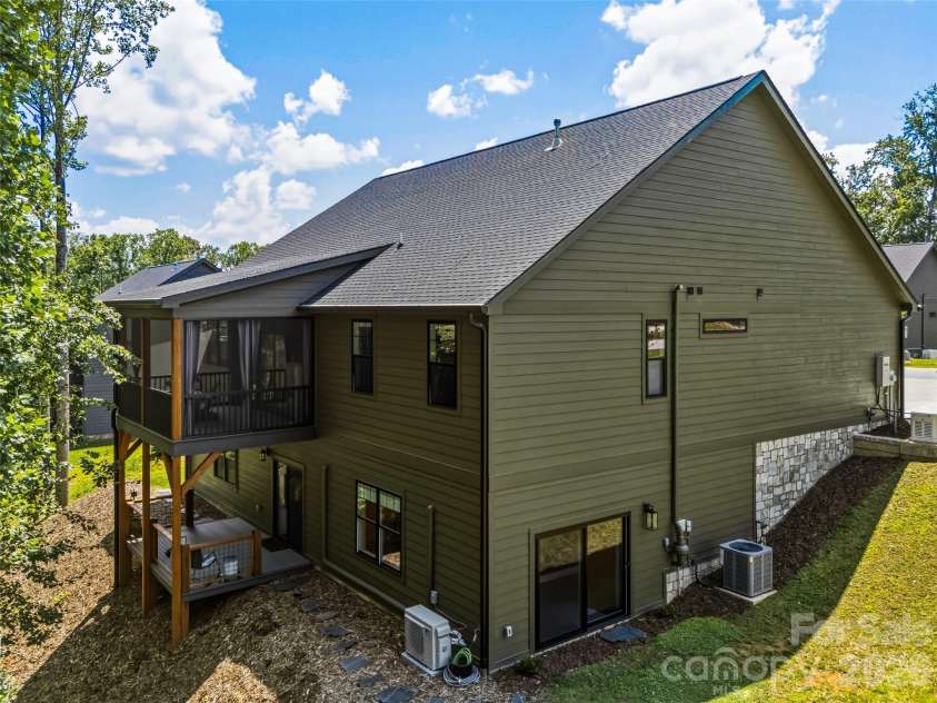 181 Byron Forest Drive, Horse Shoe, NC 28742.  MLS# CAR4400079, YatesRealty ID 38308. Beautiful!