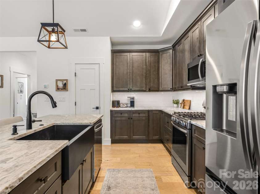 181 Byron Forest Drive, Horse Shoe, NC 28742.  MLS# CAR4400079, YatesRealty ID 38308. Chef's kitchen