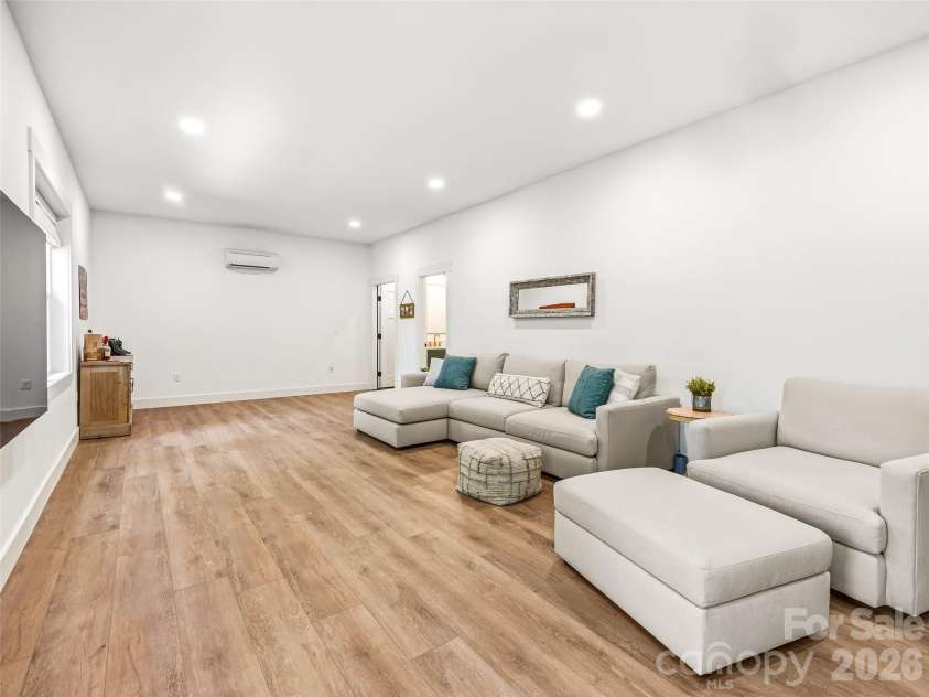 181 Byron Forest Drive, Horse Shoe, NC 28742.  MLS# CAR4400079, YatesRealty ID 38308. Room to spread out