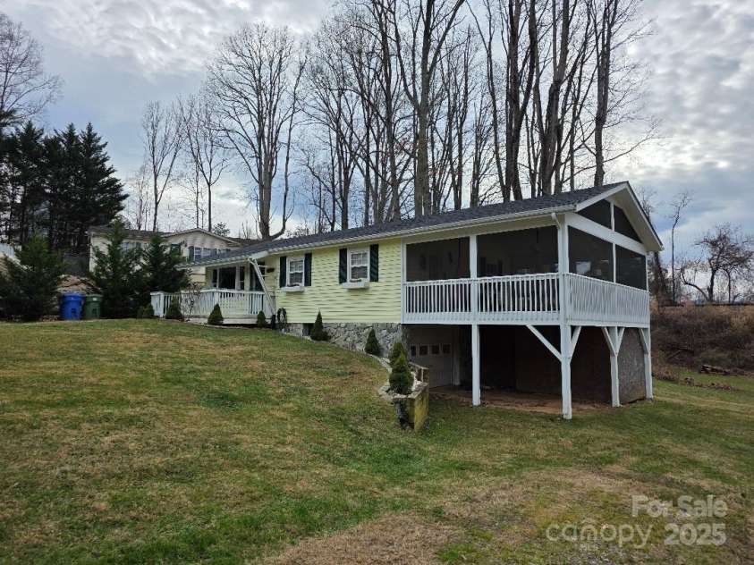 26 Azalea Road, Arden, NC 28704.  MLS# CAR4333290, YatesRealty ID 3831. 