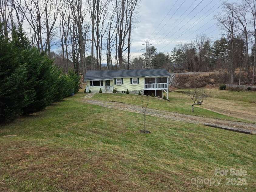 26 Azalea Road, Arden, NC 28704.  MLS# CAR4333290, YatesRealty ID 3831. 