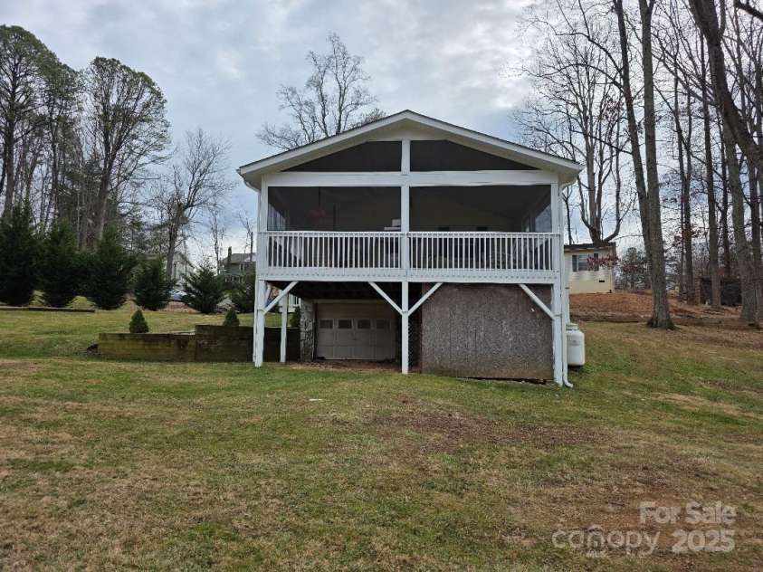 26 Azalea Road, Arden, NC 28704.  MLS# CAR4333290, YatesRealty ID 3831. 