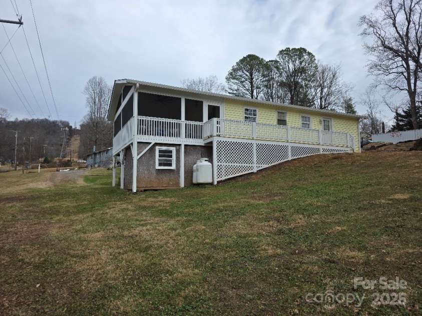 26 Azalea Road, Arden, NC 28704.  MLS# CAR4333290, YatesRealty ID 3831. 