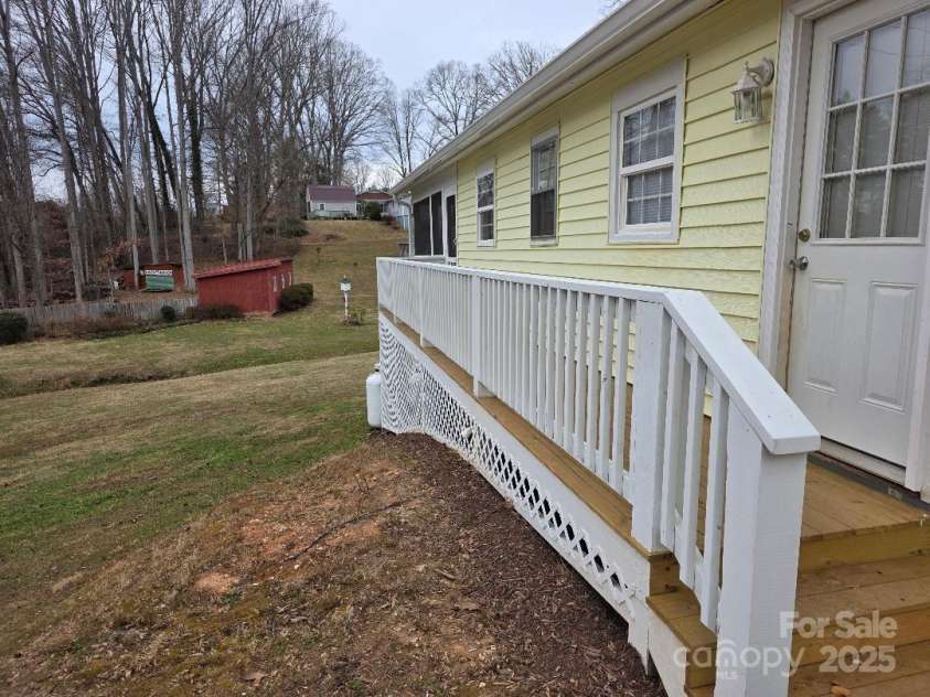 26 Azalea Road, Arden, NC 28704.  MLS# CAR4333290, YatesRealty ID 3831. 