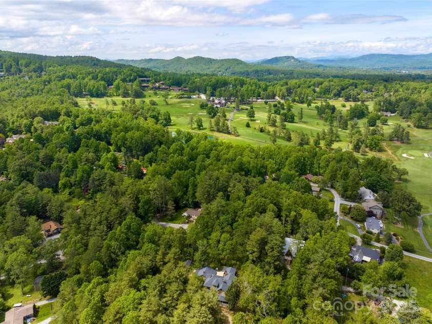 305 Ficker Circle, Hendersonville, NC 28739.  MLS# CAR4240043, YatesRealty ID 3831. Close to the Hendersonville Country Club.