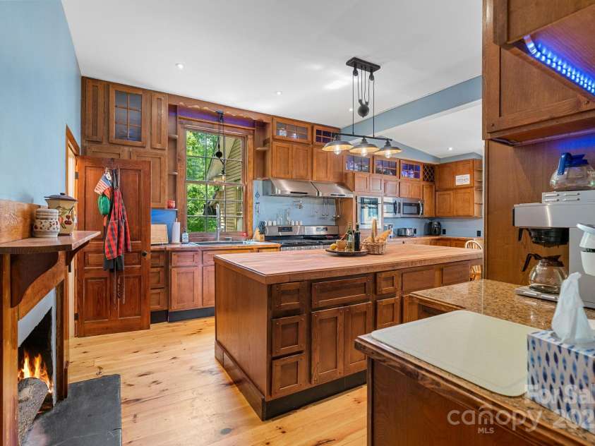 305 Ficker Circle, Hendersonville, NC 28739.  MLS# CAR4240043, YatesRealty ID 3831. Extra-large kitchen with walk-in pantry.