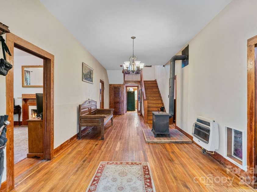 305 Ficker Circle, Hendersonville, NC 28739.  MLS# CAR4240043, YatesRealty ID 3831. Main-level foyer.