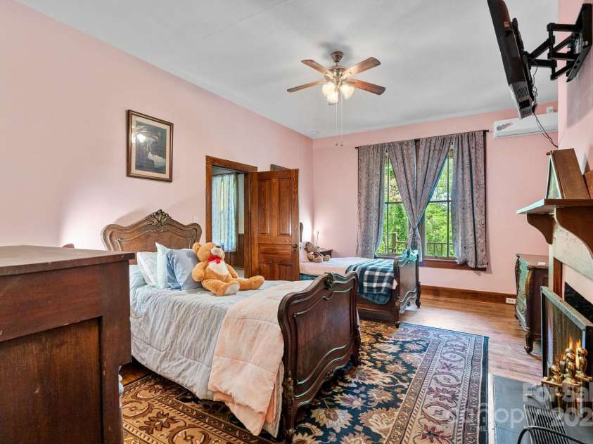 305 Ficker Circle, Hendersonville, NC 28739.  MLS# CAR4240043, YatesRealty ID 3831. Main-level sitting room, library or bedroom.