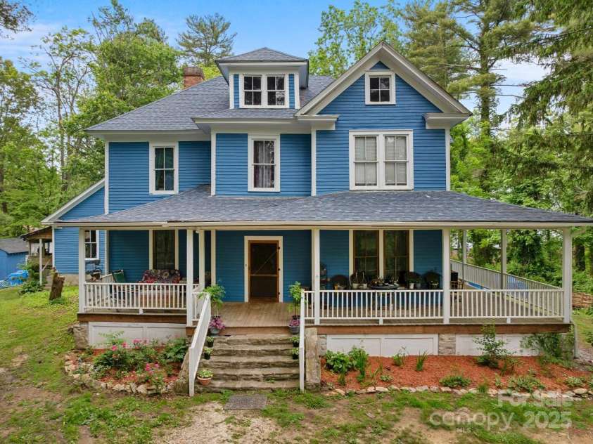 305 Ficker Circle, Hendersonville, NC 28739.  MLS# CAR4240043, YatesRealty ID 3831. Welcome to 305 Ficker Circle, a classic farmhouse built in 1905. Home exterior and trim recently repainted.