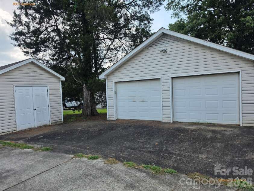 9031 Dartmoor Place, Charlotte, NC 28227.  MLS# CAR4398639, YatesRealty ID 38310. 