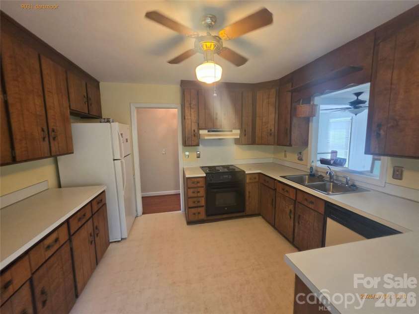 9031 Dartmoor Place, Charlotte, NC 28227.  MLS# CAR4398639, YatesRealty ID 38310. 
