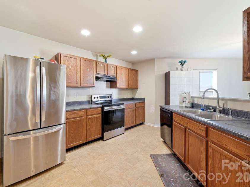 4411 Palustris Court, Charlotte, NC 28269.  MLS# CAR4403612, YatesRealty ID 38311. 