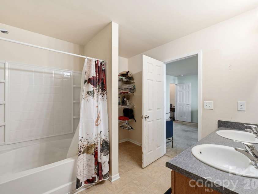 4411 Palustris Court, Charlotte, NC 28269.  MLS# CAR4403612, YatesRealty ID 38311. 