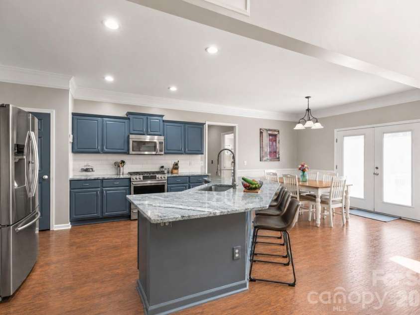 1455 Piper Court, Concord, NC 28025.  MLS# CAR4403243, YatesRealty ID 38313. Beautifully Updated Kitchen