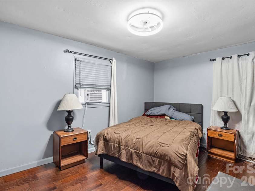 1130 24th Avenue Place, Hickory, NC 28601.  MLS# CAR4403381, YatesRealty ID 38314. 