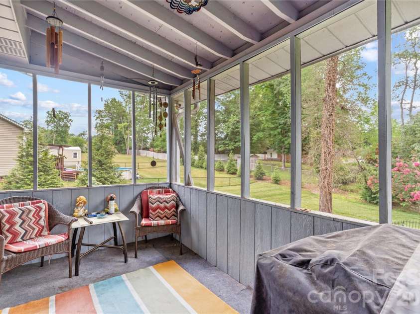 1130 24th Avenue Place, Hickory, NC 28601.  MLS# CAR4403381, YatesRealty ID 38314. 