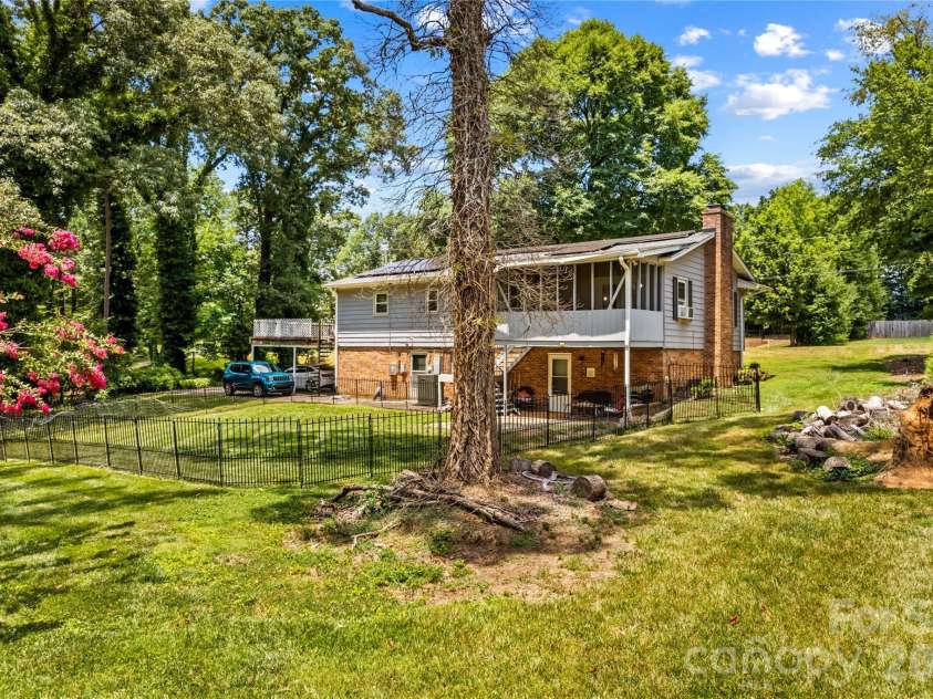 1130 24th Avenue Place, Hickory, NC 28601.  MLS# CAR4403381, YatesRealty ID 38314. 