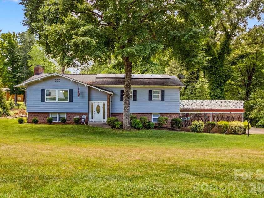 1130 24th Avenue Place, Hickory, NC 28601.  MLS# CAR4403381, YatesRealty ID 38314. 
