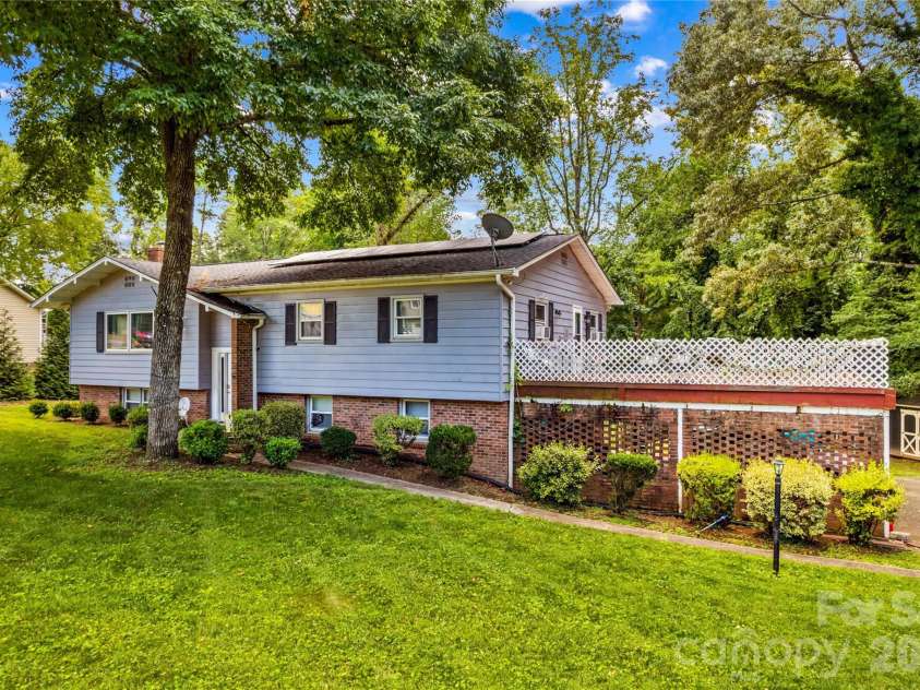 1130 24th Avenue Place, Hickory, NC 28601.  MLS# CAR4417763, YatesRealty ID 38314. 