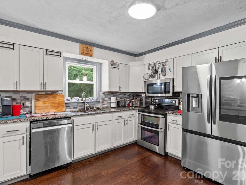 1130 24th Avenue Place, Hickory, NC 28601.  MLS# CAR4417763, YatesRealty ID 38314. 