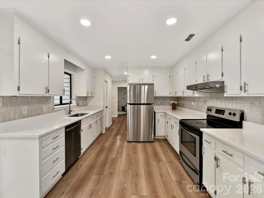 7908 Serendipity Lane, Charlotte, NC 28277.  MLS# CAR4392245, YatesRealty ID 38315. 