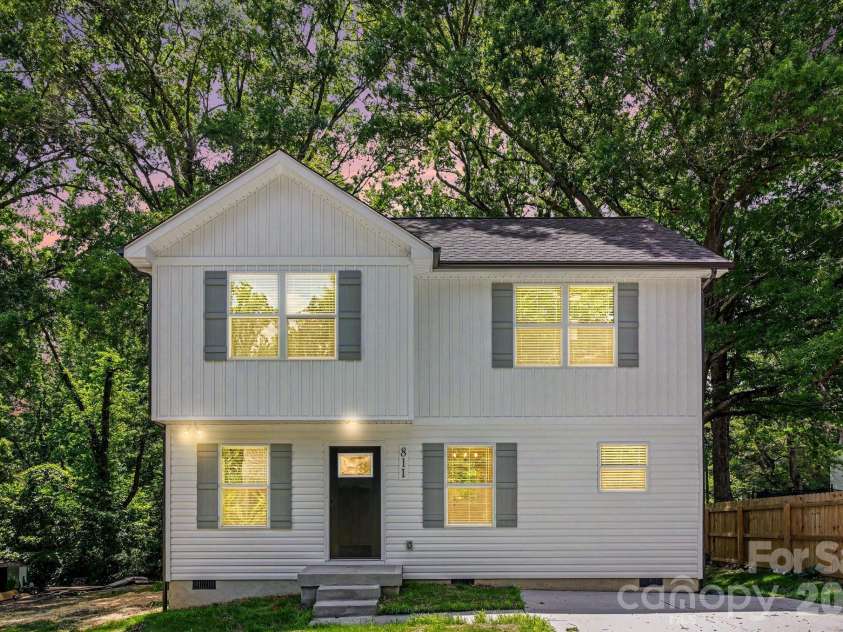 811 Evening Shade Lane, Gastonia, NC 28052.  MLS# CAR4388402, YatesRealty ID 38316. 