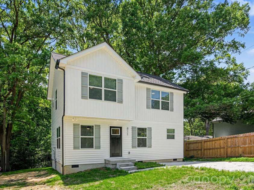 811 Evening Shade Lane, Gastonia, NC 28052.  MLS# CAR4388402, YatesRealty ID 38316. 