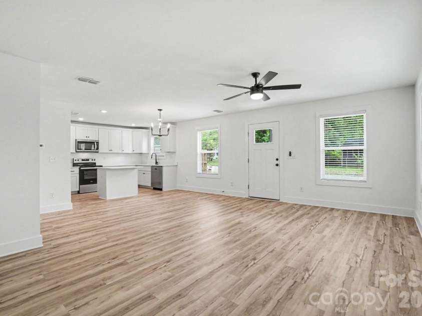 811 Evening Shade Lane, Gastonia, NC 28052.  MLS# CAR4388402, YatesRealty ID 38316. 