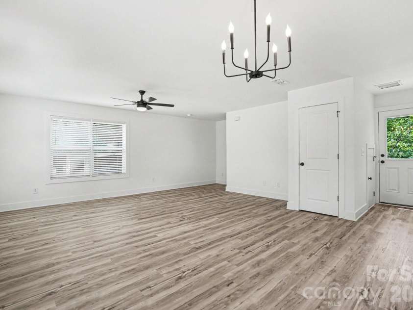811 Evening Shade Lane, Gastonia, NC 28052.  MLS# CAR4388402, YatesRealty ID 38316. 